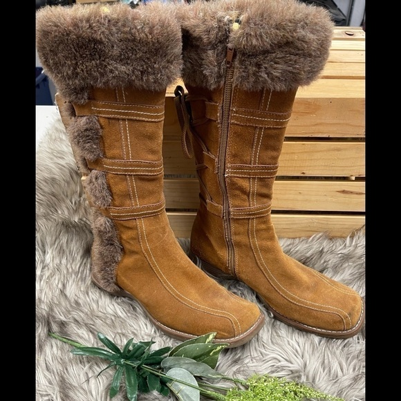 𝅺WINTER Suede Boots by Navid O Nadia - Picture 1 of 8